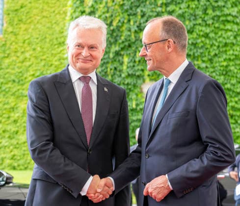 Gitanas NausÄ—da + Friedrich Merz - B3+1-Format im Bundeskanzleramt EUR, Deutschland, Berlin, 12.05.2026: Gitanas NausÄ—da + Friedrich Merz - B3+1-Format im Bundeskanzleramt. Bundeskanzler Friedrich Merz (CDU) empfängt die Staats- und Regierungschefs der drei baltischen Staaten Lettland, mit Staatspräsident Edgars RinkÄ viÄs, Estland, mit Ministerpräsident Kristen Michal, und Litauen, mit Staatspräsident Gitanas NausÄ—da, zu einem Treffen im sog. B3+1-Format im Bundeskanzleramt. Gesprächsthemen sind: NATO-Gipfel in Ankara, sicherheits- und verteidigungspolitische Themen sowie die weitere Unterstützung der Ukraine. *** Gitanas Nauseda and Friedrich Merz, B3 1 Format, at the Federal Chancellery, EUR, Germany, Berlin, May 12, 2026 Git
