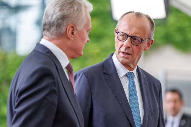 Pressebegegnung des BK mit den Staats- und Regierungschefs der drei baltischen Staaten im Bundeskanzleramt in Berlin am 03.07.2026. Bundeskanzler Friedrich Merz (CDU) begruesst Gitanas Nauseda Praesident von Litauen. . Berlin Berlin Deutschland Kanzleramt *** Press conference held by the Federal Chancellor with the heads of state and government of the three Baltic states at the Federal Chancellery in Berlin on July 3, 2026. Federal Chancellor Friedrich Merz (CDU) welcomes Gitanas Nauseda, President of Lithuania. Berlin, Germany, Federal Chancellery