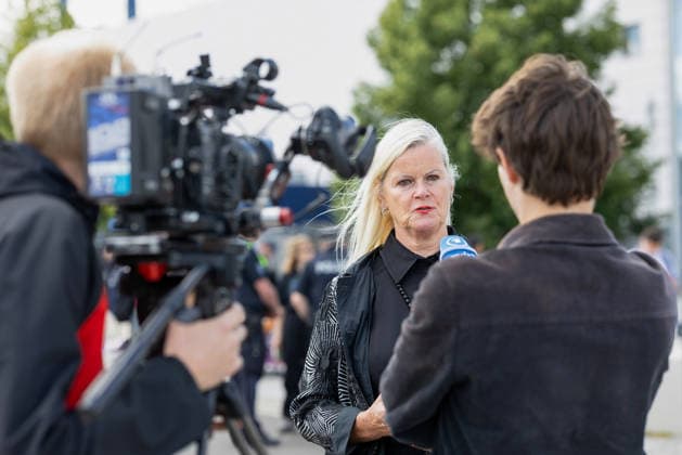 Heike Langguth, Ordnungsdezernentein der Stadt Erfurt, am Messegelaende in Erfurt, wo der AfD-Parteitag am Wochenende stattfindet (Foto vom 03.07.2026). Das Aktionsbuendnis Widersetzen hat vor dem Bundesparteitag der AfD am 04.07.2026 in Erfurt die Blockade saemtlicher Zufahrtswege zum Veranstaltungsort angekuendigt. Ab 5.30 Uhr sollten die Anfahrtsstrassen zur Messe besetzt werden, teilte das Buendnis am Freitag mit. (Siehe epd-Meldung vom 03.07.2026) EDITORIAL USE ONLY *** Heike Langguth, Head of Public Order for the City of Erfurt, at the Erfurt Exhibition Center, where the AfD party convention is taking place this weekend. Photo from July 3, 2026. Ahead of the AfD’s national party convention on July 4, 2026, in Erfurt, the action coal Copyright: epd-bild Paul-PhilippxBraun 03072026_ppb-30