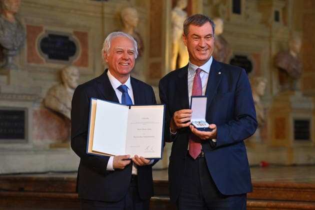 Bruno JONAS (Kabarettist) erhaelt von Markus SOEDER (Ministerpraesident Bayern und CSU Vorsitzender) den Bayerischen Verdienstorden. Verleihung Bayerischer Verdienstorden im Antiquariat der Residenz in Muenchen am 03.07.2026. *** Bruno JONAS, a cabaret artist, receives the Bavarian Order of Merit from Markus SOEDER, Minister-President of Bavaria and CSU Chairman. The award ceremony for the Bavarian Order of Merit took place at the Antiquariat der Residenz in Munich on July 3, 2026.