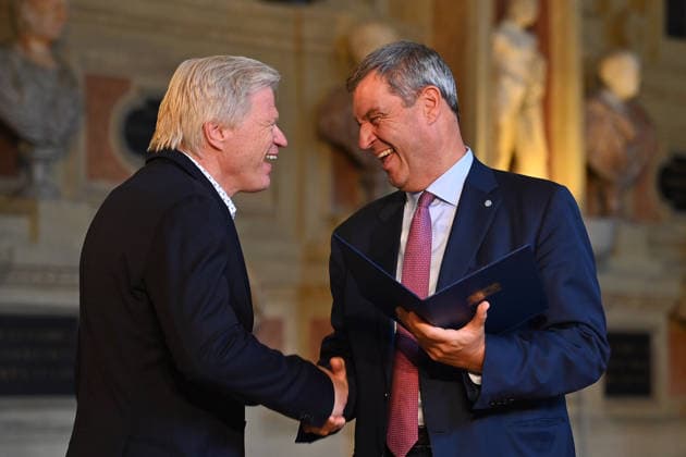 Oliver KAHN (Ex Fussballprofi) erhaelt von Markus SOEDER (Ministerpraesident Bayern und CSU Vorsitzender) den Bayerischen Verdienstorden. Verleihung Bayerischer Verdienstorden im Antiquariat der Residenz in Muenchen am 03.07.2026. *** Oliver KAHN, a former professional soccer player, receives the Bavarian Order of Merit from Markus SOEDER, Minister-President of Bavaria and Chairman of the CSU. The award ceremony for the Bavarian Order of Merit took place at the Antiquariat der Residenz in Munich on July 3, 2026.