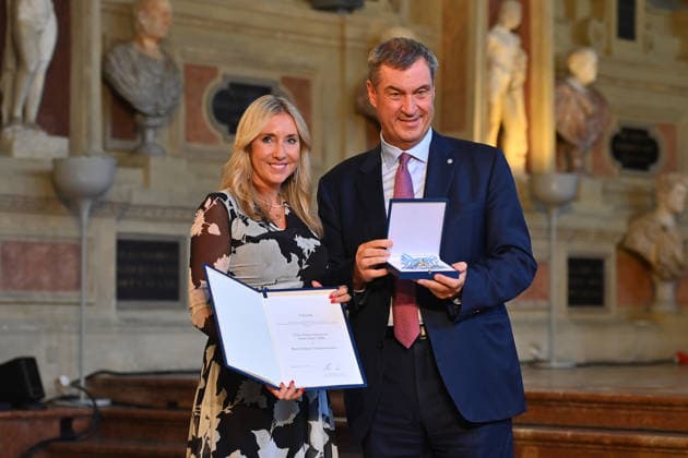Anna STOLZ (Staatsministerin fuer Unterricht ud Kultus) erhaelt von Markus SOEDER (Ministerpraesident Bayern und CSU Vorsitzender) den Bayerischen Verdienstorden. Verleihung Bayerischer Verdienstorden im Antiquariat der Residenz in Muenchen am 03.07.2026. *** Anna STOLZ, Minister of State for Education and Cultural Affairs, receives the Bavarian Order of Merit from Markus SOEDER, Minister-President of Bavaria and CSU Chairman. The award ceremony for the Bavarian Order of Merit took place at the Antiquariat der Residenz in Munich on July 3, 2026.