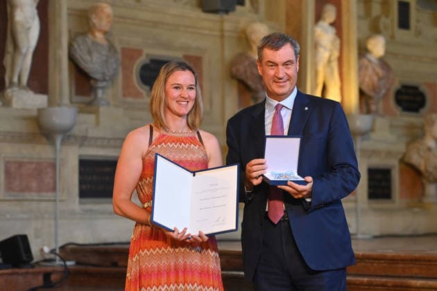 Denise HERMANN-WICK erhaelt von Markus SOEDER (Ministerpraesident Bayern und CSU Vorsitzender) den Bayerischen Verdienstorden. Verleihung Bayerischer Verdienstorden im Antiquariat der Residenz in Muenchen am 03.07.2026. *** Denise HERMANN WICK receives the Bavarian Order of Merit from Markus SOEDER, Minister-President of Bavaria and CSU Chairman. The award ceremony took place at the Antiquariat der Residenz in Munich on July 3, 2026.