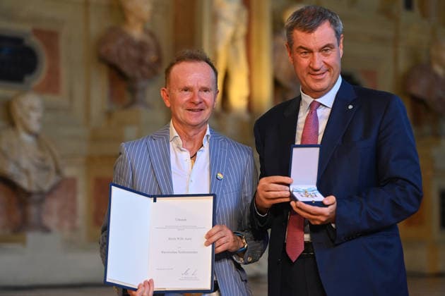 Willy ASTOR (Musiker und Kabarettist) erhaelt von Markus SOEDER (Ministerpraesident Bayern und CSU Vorsitzender) den Bayerischen Verdienstorden. Einzelbild,angeschnittenes Einzelmotiv,Portraet,Portrait,Porträt. Verleihung Bayerischer Verdienstorden im Antiquariat der Residenz in Muenchen am 03.07.2026. *** Willy ASTOR, musician and cabaret artist, receives the Bavarian Order of Merit from Markus SOEDER, Minister-President of Bavaria and CSU Chairman; single image, cropped single shot, portrait,Portrait: Award Ceremony for the Bavarian Order of Merit at the Antiquariat der Residenz in Munich on July 3, 2026