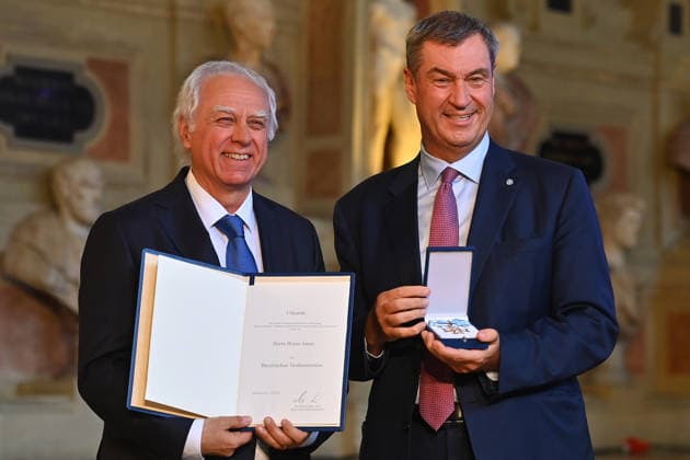 Bruno JONAS (Kabarettist) erhaelt von Markus SOEDER (Ministerpraesident Bayern und CSU Vorsitzender) den Bayerischen Verdienstorden. Verleihung Bayerischer Verdienstorden im Antiquariat der Residenz in Muenchen am 03.07.2026. *** Bruno JONAS, a cabaret artist, receives the Bavarian Order of Merit from Markus SOEDER, Minister-President of Bavaria and CSU Chairman. The award ceremony for the Bavarian Order of Merit takes place at the Antiquariat der Residenz in Munich on July 3, 2026.
