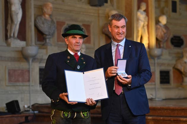 Thomas HUBER (Bergsteiger) erhaelt von Markus SOEDER (Ministerpraesident Bayern und CSU Vorsitzender) den Bayerischen Verdienstorden. Verleihung Bayerischer Verdienstorden im Antiquariat der Residenz in Muenchen am 03.07.2026. *** Thomas HUBER, a mountaineer, receives the Bavarian Order of Merit from Markus SOEDER, Minister-President of Bavaria and Chairman of the CSU. The award ceremony for the Bavarian Order of Merit took place at the Antiquariat der Residenz in Munich on July 3, 2026.
