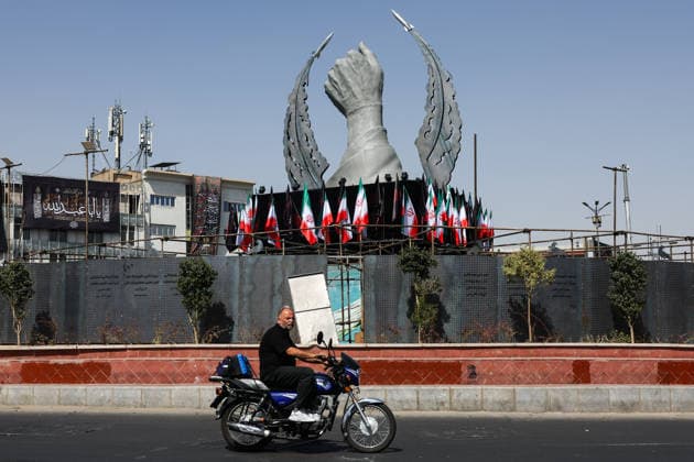 IRAN, TEHRAN - JULY 3, 2026: A monument and Iranian flags are seen in Enqelab Square on the eve of the state funeral of Supreme Leader Ali Khamenei (1939-2026) set to take place from July 4 to 9. Khamenei was killed in a joint US-Israeli airstrike on his residence on February 28. Valery Sharifulin TASS  94612971