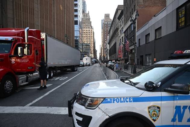 **VIDEO AVAILABLE** Crews are seen preparing for Taylor Swift and Travis Kelce s rumoured Madison Square Garden wedding. A Large truck was seen making a delivery and workers removed safety bollards from the front of the building Where: New York City, New York, United States When: 03 Jul 2026 Credit: Elder Ordonez INSTARimages EDITORIAL USE ONLY. NOT FOR USE BY NEWSPAPERS BASED IN THE UK. Copyright: xx instar55826564