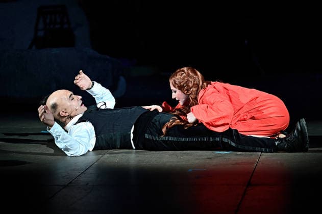 Bad Hersfelder Festspiele - Lysistrata . Schauspieler Bijan Zamani und Schauspielerin Kristin Steffen während der Fotoprobe zur Inszenierung Lysistrata im Rahmen der Bad Hersfelder Festspiele am 02.07.2026 in der Stiftsruine Bad Hersfeld. 20260702MWI132743 *** Bad Hersfeld Festival: Lysistrata —Actor Bijan Zamani and actress Kristin Steffen during the photo shoot for the production of Lysistrata as part of the Bad Hersfeld Festival on July 2, 2026, at the Stiftsruine in Bad Hersfeld 20260702MWI132743