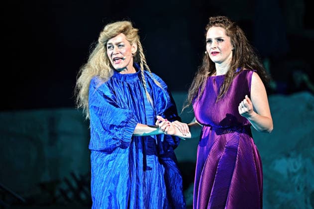 Bad Hersfelder Festspiele - Lysistrata . Schauspielerin Gioia Osthoff und Gesine Cukrowski während der Fotoprobe zur Inszenierung Lysistrata im Rahmen der Bad Hersfelder Festspiele am 02.07.2026 in der Stiftsruine Bad Hersfeld. 20260702MWI132850 *** Bad Hersfeld Festival: Lysistrata —Actresses Gioia Osthoff and Gesine Cukrowski during the photo shoot for the production of Lysistrata as part of the Bad Hersfeld Festival on July 2, 2026, at the Stiftsruine in Bad Hersfeld 20260702MWI132850