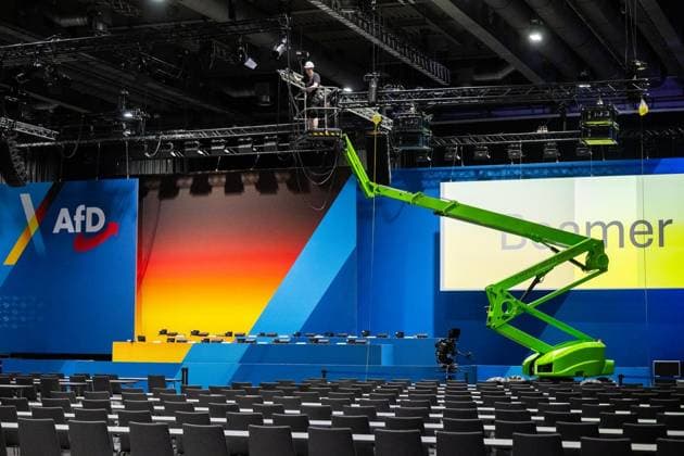 AFD - BUNDESPARTEITAG 2026 IN DER MESSE ERFURT ** NUR FÜR REDAKTIONELLE ZWECKE ** EDITORIAL USE ONLY **<p>03 07 2026-Erfurt: Bundesparteitag der AfD (Alternative für Deutschland) Rund um das Messegelände haben sich Polizei, Stadt und Sicherheitskräfte auf einen Großeinsatz vorbereitet, da parallel zahlreiche Demonstrationen, Proteste und Gegenveranstaltungen angekündigt sind. Auf dem Parteitag soll unter anderem der Bundesvorstand der AfD neu gewählt werden. im Foto: Blick in die Messehalle wo letzte Vorbeireitungen vor dem Parteitag stattfinden. ( Deutschland Thueringen Erfurt Copyright: SaschaxFromm *** AFD NATIONAL PARTY CONVENTION 2026 AT THE ERFURT EXHIBITION CENTER ** FOR EDITORIAL PURPOSES ONLY ** EDITORIAL USE ONLY ** Copyright: SaschaxFromm doc86k2ra5jlw5vxwzgzu1 ,EDITORIAL USE ONLY