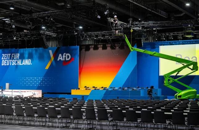 AFD - BUNDESPARTEITAG 2026 IN DER MESSE ERFURT ** NUR FÜR REDAKTIONELLE ZWECKE ** EDITORIAL USE ONLY **<p>03 07 2026-Erfurt: Bundesparteitag der AfD (Alternative für Deutschland) Rund um das Messegelände haben sich Polizei, Stadt und Sicherheitskräfte auf einen Großeinsatz vorbereitet, da parallel zahlreiche Demonstrationen, Proteste und Gegenveranstaltungen angekündigt sind. Auf dem Parteitag soll unter anderem der Bundesvorstand der AfD neu gewählt werden. im Foto: Blick in die Messehalle wo letzte Vorbeireitungen vor dem Parteitag stattfinden. ( Deutschland Thueringen Erfurt Copyright: SaschaxFromm *** AFD NATIONAL PARTY CONVENTION 2026 AT THE ERFURT EXHIBITION CENTER ** FOR EDITORIAL PURPOSES ONLY ** EDITORIAL USE ONLY ** Copyright: SaschaxFromm doc86k2rcgciw2bqsnnvvs ,EDITORIAL USE ONLY