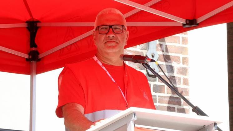 Protestaktion IG Metall gegen sozialen Kahlschlag auf dem Heinrich-König-Platz in Gelsenkirchen ** NUR FÜR REDAKTIONELLE ZWECKE ** EDITORIAL USE ONLY **<p>Protestaktion IG Metall gegen sozialen Kahlschlag am Freitag den 03.Juli 2026 auf dem Heinrich-König-Platz in Gelsenkirchen Foto : Frank Oppitz FUNKE Foto Services< p> Politik Deutschland NRW Gelsenkirchen Copyright: FrankxOppitz *** IG Metall Protest Against Social Cuts at Heinrich König Platz in Gelsenkirchen ** FOR EDITORIAL USE ONLY ** EDITORIAL USE ONLY ** p IG Metall protest against social cuts on Friday, July 3, 2026, at Heinrich König Platz in Gelsenkirchen Photo by Frank Oppitz, FUNKE Photo Services p Politics Germany North Rhine-Westphalia Gelsenkirchen Copyright FrankxOppi Copyright: FrankxOppitz doc86k2xnq37ye10jvuazu1 ,EDITORIAL USE ONLY
