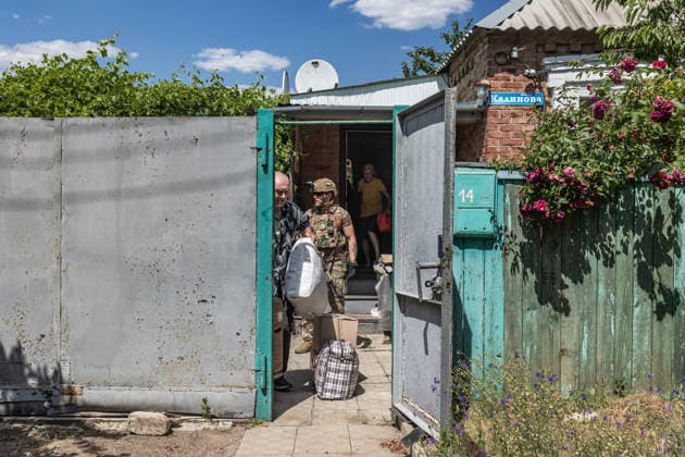 White Angels police unit evacuates civilians from Druzhkivka DRUZHKIVKA, UKRAINE - JULY 03: White Angels police unit evacuates civilians from the areas that has come under heavy attack from Russian forces in recent weeks in Druzhkivka, Ukraine, on July 03, 2026. Diego Herrera Carcedo Anadolu Druzhkivka Ukraine. Editorial use only. Please get in touch for any other usage.  Copyright: x2026xAnadoluxDiegoxHerreraxCarcedox