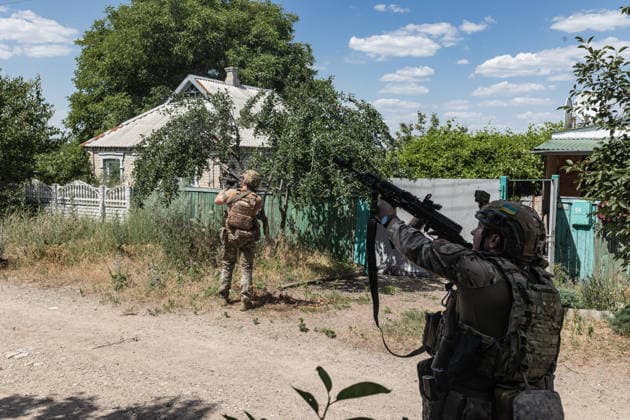 White Angels police unit evacuates civilians from Druzhkivka DRUZHKIVKA, UKRAINE - JULY 03: White Angels police unit look to the sky for Russian drones and point their guns to the sky as they evacuate civilians from the areas that has come under heavy attack from Russian forces in recent weeks in Druzhkivka, Ukraine, on July 03, 2026. Diego Herrera Carcedo Anadolu Druzhkivka Ukraine. Editorial use only. Please get in touch for any other usage.  Copyright: x2026xAnadoluxDiegoxHerreraxCarcedox