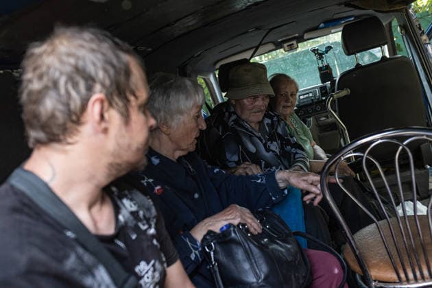 White Angels police unit evacuates civilians from Druzhkivka DRUZHKIVKA, UKRAINE - JULY 03: White Angels police unit evacuates civilians from the areas that has come under heavy attack from Russian forces in recent weeks in Druzhkivka, Ukraine, on July 03, 2026. Diego Herrera Carcedo Anadolu Druzhkivka Ukraine. Editorial use only. Please get in touch for any other usage.  Copyright: x2026xAnadoluxDiegoxHerreraxCarcedox