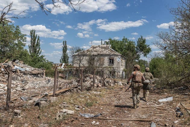 White Angels police unit evacuates civilians from Druzhkivka DRUZHKIVKA, UKRAINE - JULY 03: Police officers from the White Angels unit walk by the rubble of destroyed homes as they evacuate civilians from the areas that has come under heavy attack from Russian forces in recent weeks in Druzhkivka, Ukraine, on July 03, 2026. Diego Herrera Carcedo Anadolu Druzhkivka Ukraine. Editorial use only. Please get in touch for any other usage.  Copyright: x2026xAnadoluxDiegoxHerreraxCarcedox