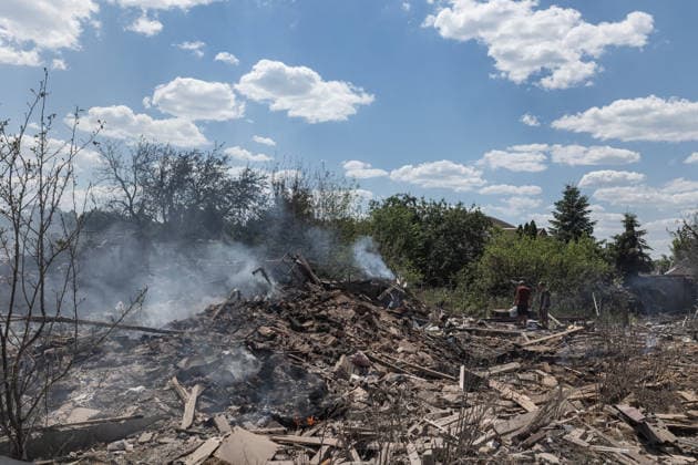 White Angels police unit evacuates civilians from Druzhkivka DRUZHKIVKA, UKRAINE - JULY 03: Smoke rises from the houses completely destroyed by Russian airstrikes in Druzhkivka, Ukraine, on July 03, 2026. Diego Herrera Carcedo Anadolu Druzhkivka Ukraine. Editorial use only. Please get in touch for any other usage.  Copyright: x2026xAnadoluxDiegoxHerreraxCarcedox