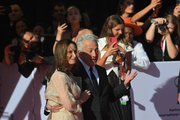 American actor Dustin Hoffman, right, and his wife Lisa arrive at the opening of the 60th Karlovy Vary International Film Festival, on June 3, 2026, in Karlovy Vary, Czech Republic. (CTKxPhoto SlavomirxKubes) CTKPhotoP2026070307029  CTKPhotoP2026070307029