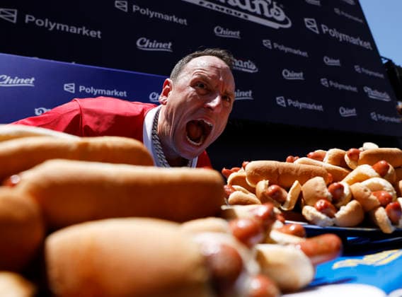 News Themen der Woche KW27 Past champion Jay Chestnut poses for a photo at the 110th Nathan s Famous Fourth of July International Hot Dog Eating Contest weigh-in ceremony at Hudson Yards on Friday, July 3, 2026 in New York City. .  NYP202607032002 JOHNxANGELILLO