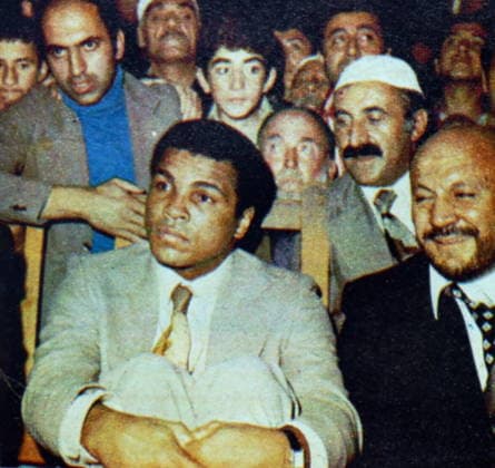 RECORD DATE NOT STATED 1976, visit to Turkey by Muhammad Ali, 1976, visit to Turkey by Muhammad Ali,(1942 - 2016). Ali was an American professional boxer and activist; He is widely regarded as one of the most significant and celebrated sports figures of the 20th century. Editorial use only. All other uses to be cleared with the copyright owner (World History Archive), in advance., WHA_171_0908.jpg, Muhammad Ali; 1976; Turkey; visit; American; professional boxer; activist; sports figure; 20th century; legend; athlete; heavyweight champion; boxing; icon; cultural exchange; diplomacy; historic; famous; celebrity; athlete; athlete; black history; civil rights; social justice; humanitarian; cultural ambassador; global icon; world champion; boxin Copyright: xx