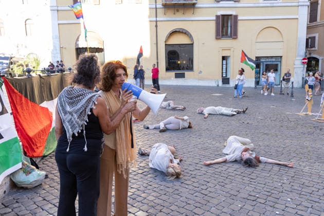 IPA86341203 - Performance in front of the Palazzo di Montecitorio in Rome to mark the 1,000 days since the start of the genocide in Gaza  Copyright: xMatteoxNardonex xx 86341203