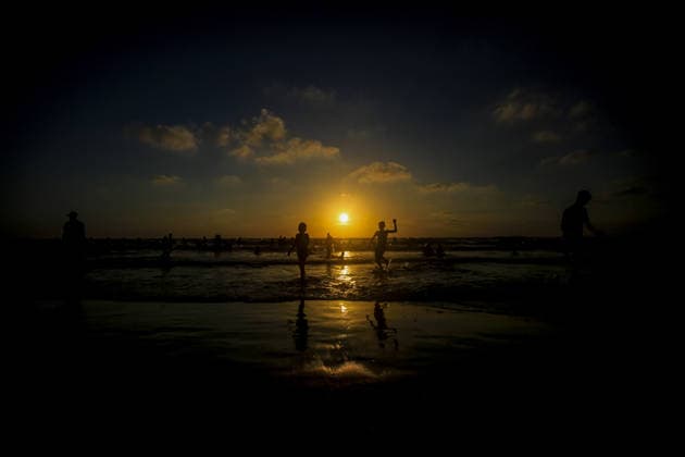 Palestinians flock to the coastline seeking relief from the heat GAZA CITY, GAZA, PALESTINE - JULY 03: As Israel s attacks on the Gaza Strip continues and soaring temperatures intensifies already harsh living conditions, Palestinians flock to the coastline seeking relief in Gaza City, Gaza, Palestine on July 03, 2026. Escaping the sweltering heat inside their tents, many sought relief by swimming off the coast of Gaza City, hoping to cool off and briefly escape the hardships of war. Saeed M. M. T. Jaras Anadolu Gaza City Gaza. Editorial use only. Please get in touch for any other usage.  Copyright: x2026xAnadoluxSaeedxM.xM.xT.xJarasx