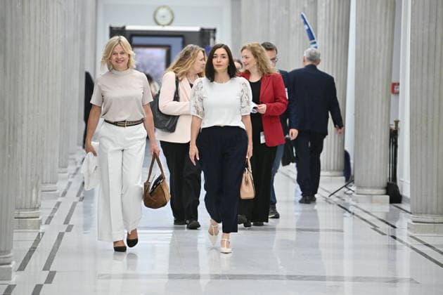 RECORD DATE NOT STATED 03.07.2026 WARSZAWA SEJM RP POSIEDZENIE SEJMU July 3, 2026 Warsaw – Sejm of the Republic of Poland – Sejm Session – Polish Parliament GLOSOWANIA N Z IWONA KOZLOWSKA MAGDALENA SROKA POSLANKI FOT DAMIAN BURZYKOWSKI NEWSPIXPL NEWSPIX.PL --- newspix.pl 