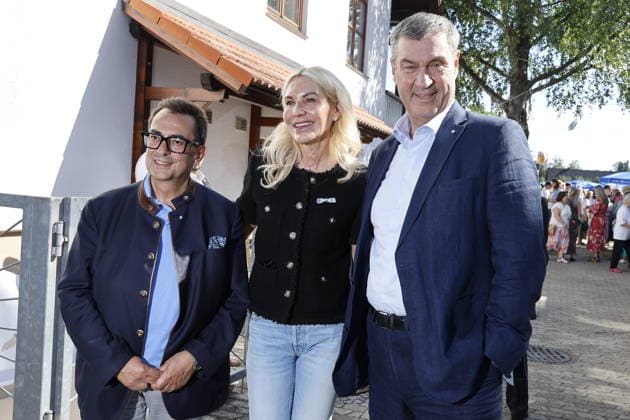 Saskia Greipl Charity Sommerfest 2026 Stavros Kostantinidis, Saskia Greipl-Kostantinidis und Markus Söder beim Greipl Charity Sommerfest zugunsten von LichtBlick Seniorenhilfe e.V. im Prof. Erich Greipl Stadion. Ismaning, 03.07.2026 Ismanin b.München Stadion Ismaning Bayern D *** Saskia Greipl Charity Summer Festival 2026 Stavros Kostantinidis, Saskia Greipl Kostantinidis and Markus Söder at the Greipl Charity Summer Festival to benefit LichtBlick Seniorenhilfe e.V. at the Prof. Erich Greipl Stadium in Ismaning, July 3, 2026, Ismaning near Munich, Ismaning Stadium, Bavaria, Germany Copyright: xAgenturxMatthiasxWehnertx xReinhardxZichyx