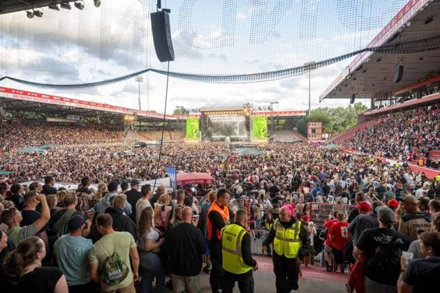 Fußballkultur, Saison 2026 2027, Das Konzert, Rapper Finch im Stadion An der Alten Försterei, Finchis Heimspiel, im Bild: Fans im Stadion, 03.07. 2026, *** Soccer Culture, 2026–2027 Season, The Concert, Rapper Finch at the An der Alten Försterei Stadium, Finch s Home Game, Pictured: Fans at the Stadium, July 3, 2026, Copyright: xMatthiasxKochx