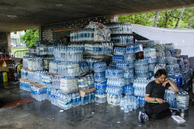 UCV collection center mobilizes humanitarian aid for Venezuela s earthquake survivors CARACAS, VENEZUELA - JULY 3: Volunteers and local citizens work at the Central University of Venezuela s (UCV) main humanitarian collection center, established at the Rectorate Plaza in Caracas, Venezuela, on July 3, 2026. The UCV s main collection center, located at the Rectorate Plaza in Caracas, operates around the clock under the organization of the Federation of University Centers and volunteers. Collected supplies are prioritized for areas affected by recent earthquakes, particularly La Guaira. They continuously receive non-perishable food, drinking water, medical supplies, personal hygiene items, clothing in good condition, and rescue tools. Diko Be  Copyright: x2026xAnadoluxDikoxBetancourtx