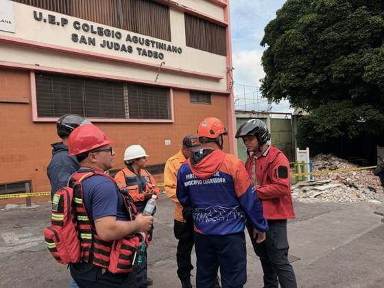 One person injured after partial collapse of school building in La Pastora, Venezuela CARACAS, VENEZUELA - JULY 3: A group of rescue workers, firefighters, and Civil Protection personnel from the Municipality of Libertador are talking and coordinating their efforts in front of the main facade of the U.E.P. Colegio Agustiniano San Judas Tadeo in La Pastora, Caracas, Venezuela, on July 3, 2026. Part of the Agustiniano San Judas Tadeo School building, collapsed on the afternoon of Friday, nine days after the country was struck by a double earthquake. Although the building had been evacuated due to severe damage, one person was injured. Julio Urribarri Anadolu Caracas Venezuela. Editorial use only. Please get in touch for any other usage.  Copyright: x2026xAnadoluxJulioxUrribarrix
