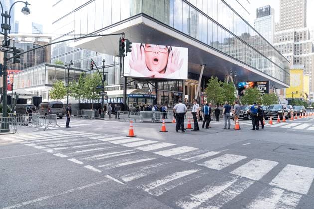 July 3, 2026, Bronx, New York, USA: Celebrity guests arrive at Taylor Swift and Travis Kelce s wedding event at Madison Square Garden in New York, NY on July 3, 2026 with tight security around and blocked streets with metal barricades, Heavy presence of hundreds of police officers, some with military style weapons. All guests arrive on foot or in black cars and checked by security before entering venue. Guests who were invited have and display special QR code for check. Bronx USA - ZUMAr339 20260703_znp_r339_016 Copyright: xLevxRadinx