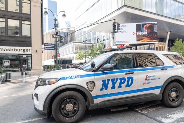 July 3, 2026, Bronx, New York, USA: Celebrity guests arrive at Taylor Swift and Travis Kelce s wedding event at Madison Square Garden in New York, NY on July 3, 2026 with tight security around and blocked streets with metal barricades, Heavy presence of hundreds of police officers, some with military style weapons. All guests arrive on foot or in black cars and checked by security before entering venue. Guests who were invited have and display special QR code for check. Bronx USA - ZUMAr339 20260703_znp_r339_017 Copyright: xLevxRadinx