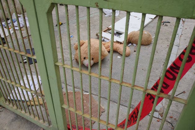 (260704) -- LA GUAIRA, July 4, 2026 -- A damaged toy bear is pictured after earthquakes in Caraballeda, La Guaira state, Venezuela, July 3, 2026. The death toll from the twin earthquakes that struck Venezuela on June 24 has risen to 2,645, and 12,666 people were injured, Venezuelan National Assembly President Jorge Rodriguez said on Friday. ) (SpotNews) VENEZUELA-LA GUAIRA-EARTHQUAKES-DEATH TOLL ZhuxYubo 