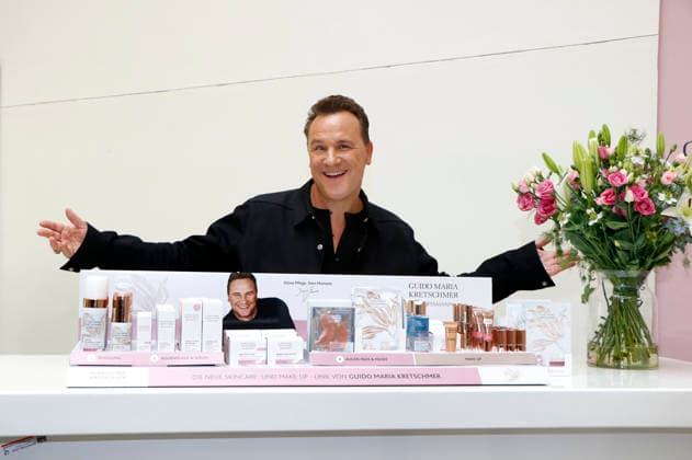 Guido Maria Kretschmer beim Photocall zur Vorstellung seiner neuen Kosmetiklinie für Rossmann im Rahmen der VIP Beauty & Fashion Lounge im Hotel de Rome. Berlin, 03.07.2026 *** Guido Maria Kretschmer at the photo call to unveil his new cosmetics line for Rossmann as part of the VIP Beauty Fashion Lounge at the Hotel de Rome in Berlin, July 3, 2026 Foto:xA.xBuggex xFuturexImagex kretschmer_6712