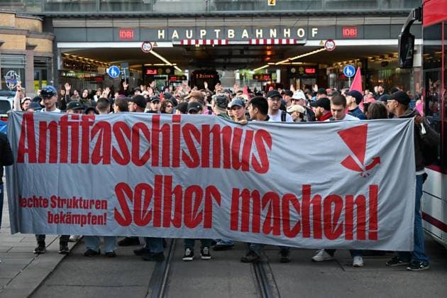 Erfurter AfD Parteitag ** NUR FÜR REDAKTIONELLE ZWECKE ** EDITORIAL USE ONLY **<p>Erfurt AFD Parteitag Demo DGB Hauptbahnhof < p> Marco Schmidt Thüringen Germany Erfurt Copyright: MarcoxSchmidt *** Erfurt AfD Party Convention ** FOR EDITORIAL PURPOSES ONLY ** EDITORIAL USE ONLY ** p Erfurt AfD Party Convention, DGB demonstration at the main train station p Marco Schmidt, Thuringia, Germany, Erfurt Copyright MarcoxSchmidt Copyright: MarcoxSchmidt doc86kd14ce3l01bde96zu1 ,EDITORIAL USE ONLY