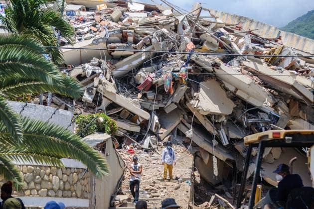 Rescue Operations Continue After Devastating Venezuela Earthquakes LA GUAIRA, VENEZUELA JULY 2026: Venezuelan and international rescue teams continue searching for survivors and recovering victims as residents move to temporary shelters following the twin earthquakes that struck Venezuela on June 24, 2026. Emergency operations remain underway in affected areas as authorities assess the extent of the damage. La Guaira Venezuela (Bolivarian Republic of) Copyright: x xmarioxfloresx xJNAxPressx