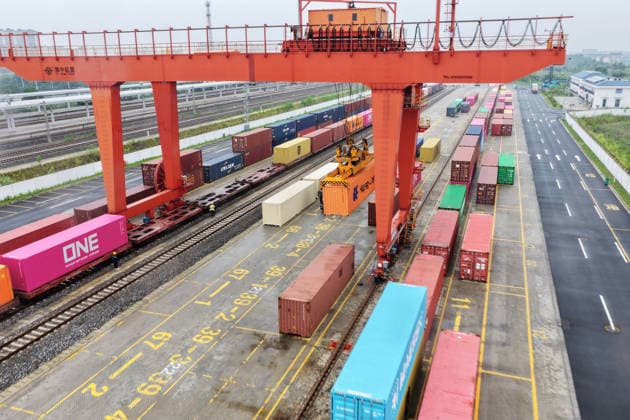 YANGZHOU, CHINA - JULY 04: A freight train loads containers at a logistics base on the Jiangdu railway dedicated line on July 4, 2026 in Yangzhou, Jiangsu Province of China. China s state railway completed a freight volume of over 2 billion tons in the first half of 2026.  Copyright: xVCGx 111652158892