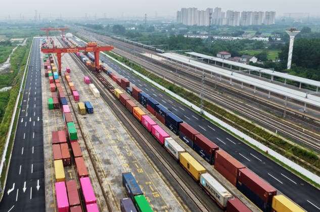 YANGZHOU, CHINA - JULY 04: A freight train loads containers at the Jiangdu railway special line logistics base on July 4, 2026 in Yangzhou, Jiangsu Province of China. China s state railway completed a freight volume of over 2 billion tons in the first half of 2026.  Copyright: xVCGx 111652158877