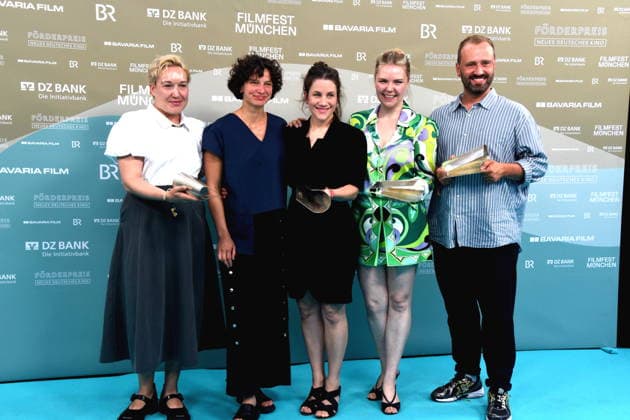 Preistraeger Susanne Heinrich Beste Nachwuchs Autorin Ricarda Seifried Beste Nachwuchsschauspielerin Ella Cieslinski Nina Wesemann Beste Nachwuchs Regisseurinnen Christoph Otto Bester Nachwuchs Produzent Muenchen 04.07.2026 Hochschule fuer Fernsehen und Film 43 Filmfest Muenchen Foerderpreis Neues Deutsches Kino Bernd-Eichinger-Platz Foto Muenchen *** Award Winners: Susanne Heinrich, Best Emerging Screenwriter; Ricarda Seifried, Best Emerging Actress; Ella Cieslinski, Nina Wesemann, Best Emerging Female Directors; Christoph Otto, Best Emerging Producer; Munich, July 4, 2026; University of Television and Film; 43rd Munich Film Festival; Support Award New German Cinema, Bernd Eichinger Square, Photo, Munich