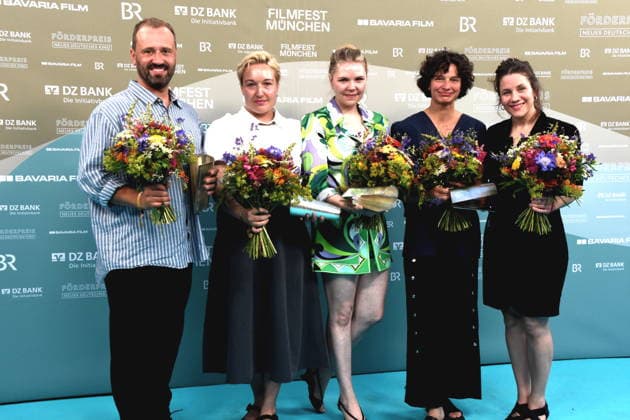 Preistraeger Christoph Otto Bester Nachwuchs Produzent Susanne Heinrich Beste Nachwuchs Autorin Ricarda Seifried Beste Nachwuchsschauspielerin Ella Cieslinski Nina Wesemann Beste Nachwuchs Regisseurinnen Muenchen 04.07.2026 Hochschule fuer Fernsehen und Film 43 Filmfest Muenchen Foerderpreis Neues Deutsches Kino Bernd-Eichinger-Platz Foto Muenchen *** Award Winners: Christoph Otto, Best Emerging Producer; Susanne Heinrich, Best Emerging Screenwriter; Ricarda Seifried, Best Emerging Actress; Ella Cieslinski and Nina Wesemann, Best Emerging Female Directors; Munich, July 4, 2026; University of Television and Film; 43rd Munich Film Festival; Support Award New German Cinema Bernd Eichinger Square Photo Munich