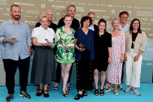 Mit Teilnehmer Christoph Groener Festivaldirektor Filmfest Muenchen Julia Weigl Kuenstlerische Leiterin Preistraeger Christoph Otto Bester Nachwuchs Produzent Susanne Heinrich Beste Nachwuchs Autorin Ricarda Seifried Beste Nachwuchsschauspielerin Ella Cieslinski Nina Wesemann Beste Nachwuchs Regisseurinnen Muenchen 04.07.2026 Hochschule fuer Fernsehen und Film 43 Filmfest Muenchen Foerderpreis Neues Deutsches Kino Bernd-Eichinger-Platz Foto Muenchen *** With participant Christoph Groener, Festival Director of the Munich Film Festival; Julia Weigl, Artistic Director; award winner Christoph Otto, Best Emerging Producer; Susanne Heinrich, Best Emerging Screenwriter; Ricarda Seifried, Best Emerging Actress; Ella Cieslinski and Nina