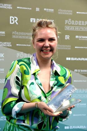Ricarda Seifried Beste Nachwuchsschauspielerin Muenchen 04.07.2026 Hochschule fuer Fernsehen und Film 43 Filmfest Muenchen Foerderpreis Neues Deutsches Kino Bernd-Eichinger-Platz Foto Muenchen *** Ricarda Seifried Best Young Actress Munich July 4, 2026 University of Television and Film 43rd Munich Film Festival New German Cinema Support Award Bernd Eichinger Square Photo Munich