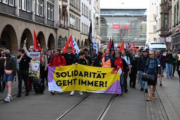 Erfurter AfD Parteitag 2026 ** NUR FÜR REDAKTIONELLE ZWECKE ** EDITORIAL USE ONLY **<p>Erfurt AfD Parteitag 04.07.2026 DGB Demostration Zug durch Erfurt zum Messegelände< p> Marco Schmidt Thüringen Germany Erfurt Copyright: MarcoxSchmidt *** 2026 AfD Party Convention in Erfurt ** FOR EDITORIAL PURPOSES ONLY ** EDITORIAL USE ONLY ** p Erfurt AfD Party Convention 04 07 2026 DGB Demonstration March through Erfurt to the Exhibition Grounds p Marco Schmidt Thuringia Germany Erfurt Copyright MarcoxSchmidt Copyright: MarcoxSchmidt doc86kdzca4ngp187ab4oev ,EDITORIAL USE ONLY