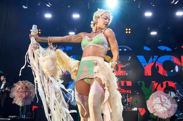 Rita Ora live bei der Eröffnung vom Sommerfestival 2026 in der Autostadt. Wolfsburg, 03.07.2026 *** Rita Ora performs live at the opening of the 2026 Summer Festival at Autostadt Wolfsburg, July 3, 2026 Foto:xU.xStammx xFuturexImagex ora_6708