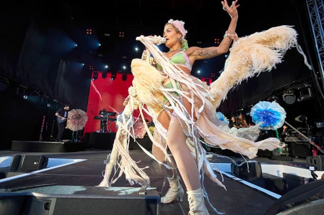Rita Ora live bei der Eröffnung vom Sommerfestival 2026 in der Autostadt. Wolfsburg, 03.07.2026 *** Rita Ora performs live at the opening of the 2026 Summer Festival at Autostadt Wolfsburg, July 3, 2026 Foto:xU.xStammx xFuturexImagex ora_6713