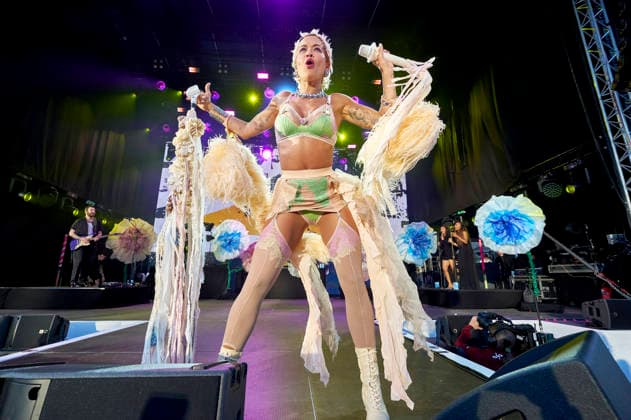 Rita Ora live bei der Eröffnung vom Sommerfestival 2026 in der Autostadt. Wolfsburg, 03.07.2026 *** Rita Ora performs live at the opening of the 2026 Summer Festival at Autostadt Wolfsburg, July 3, 2026 Foto:xU.xStammx xFuturexImagex ora_6733