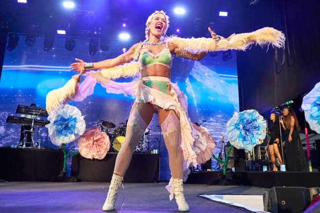 Rita Ora live bei der Eröffnung vom Sommerfestival 2026 in der Autostadt. Wolfsburg, 03.07.2026 *** Rita Ora performs live at the opening of the 2026 Summer Festival at Autostadt Wolfsburg, July 3, 2026 Foto:xU.xStammx xFuturexImagex ora_6742