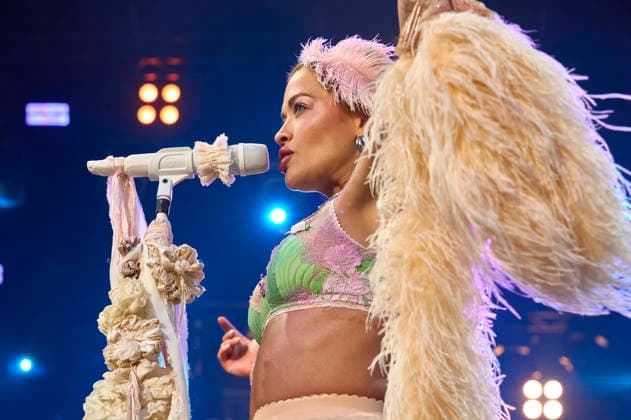 Rita Ora live bei der Eröffnung vom Sommerfestival 2026 in der Autostadt. Wolfsburg, 03.07.2026 *** Rita Ora performs live at the opening of the 2026 Summer Festival at Autostadt Wolfsburg, July 3, 2026 Foto:xU.xStammx xFuturexImagex ora_6785